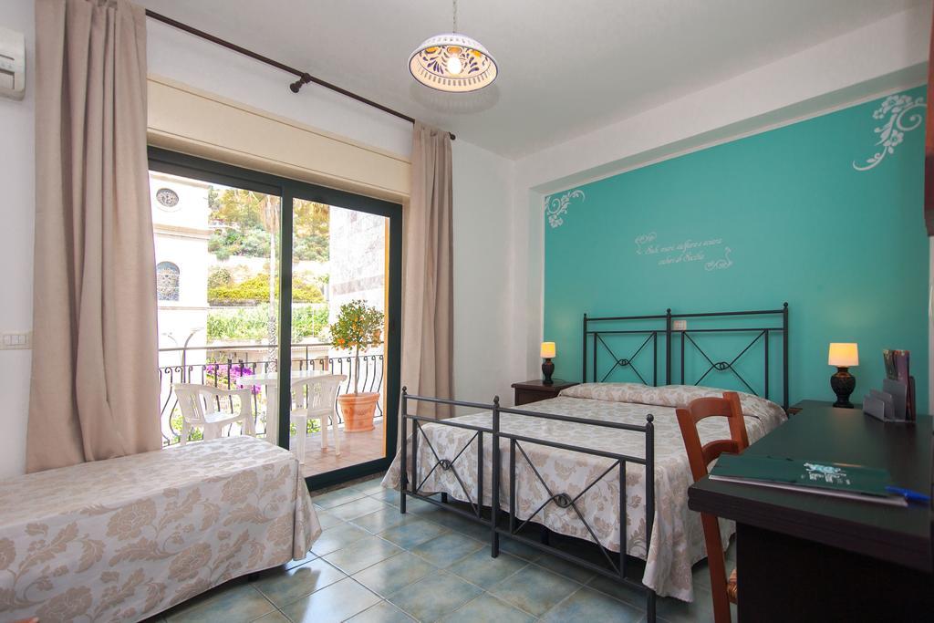 Hotel Donna Rosa SantʼAlessio Siculo Zimmer foto