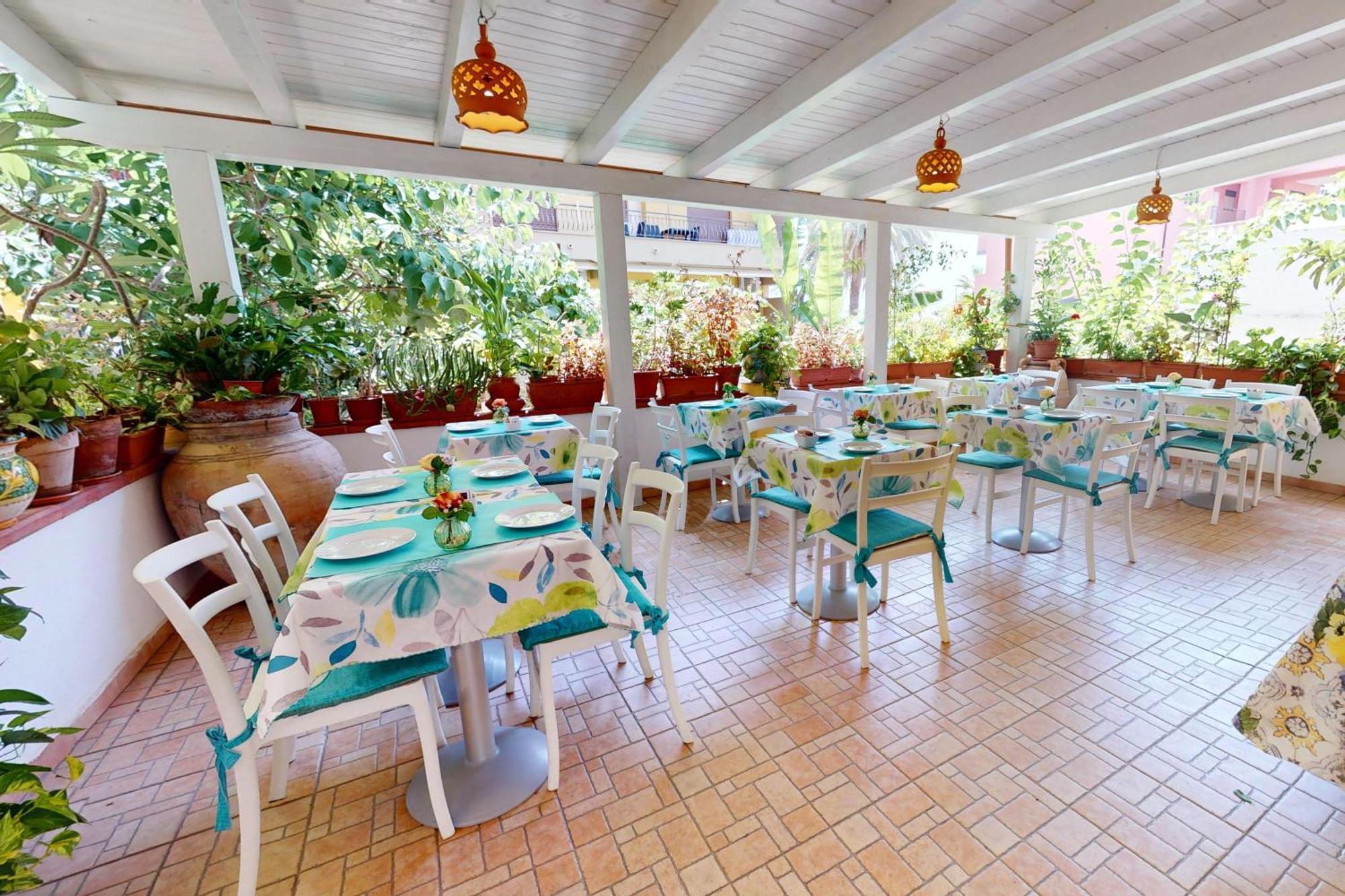Hotel Donna Rosa SantʼAlessio Siculo Exterior foto